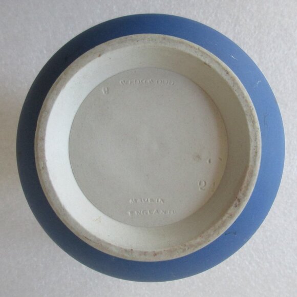 ANTIQUE WEDGWOOD "ETRUSCAN" PITCHER - Picture 7 of 16